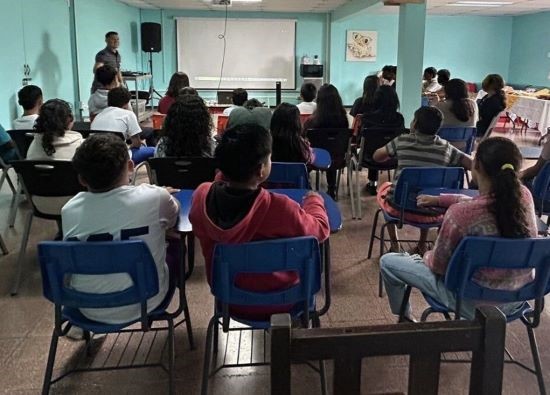 Acercan el conocimiento sobre material penal juvenil a jóvenes de Paraíso de Cartago